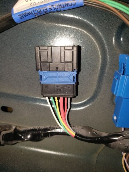 Laguna Anhängeranschluss 2.jpg