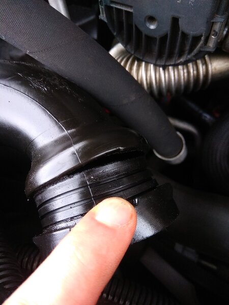 Ladeluftschlauch 8200551943 (1).jpg